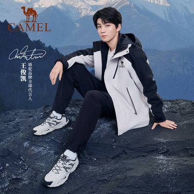 王者凯甲骆驼冲锋衣三合一登山服