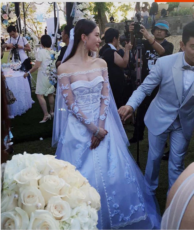 Wedding dress 2021 one-word shoulder Liu Shishi star with long sleeves princess luxury lace A pendulum satin