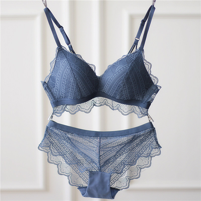 European and American young ladies bra thin cotton sexy lace retro deep V small chest breathable no steel ring underwear set spring and summer