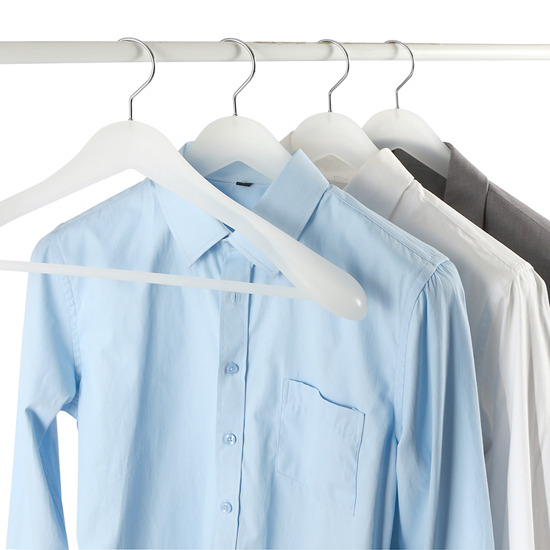 Clothes hanger household western clothing wide shoulders no trace plastic clothes hanger non-slip coat hanging bedroom wardrobe clothes rack