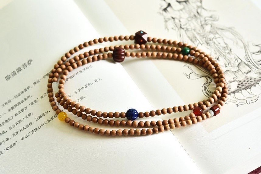 Indian old mountain sandalwood demolition old material Buddha beads handstring 0 4 black meat red meat submerged milk fragrance 216