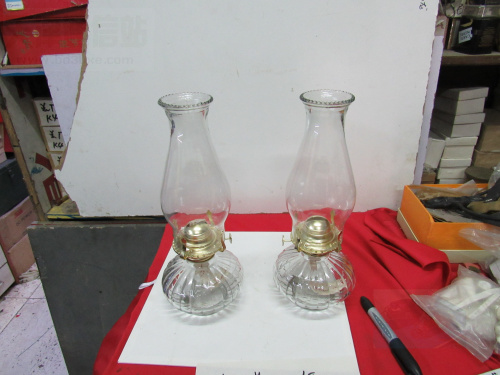 Kerosene lamps Old kerosene lamps Glass collectibles Old kerosene lamps are really kerosene