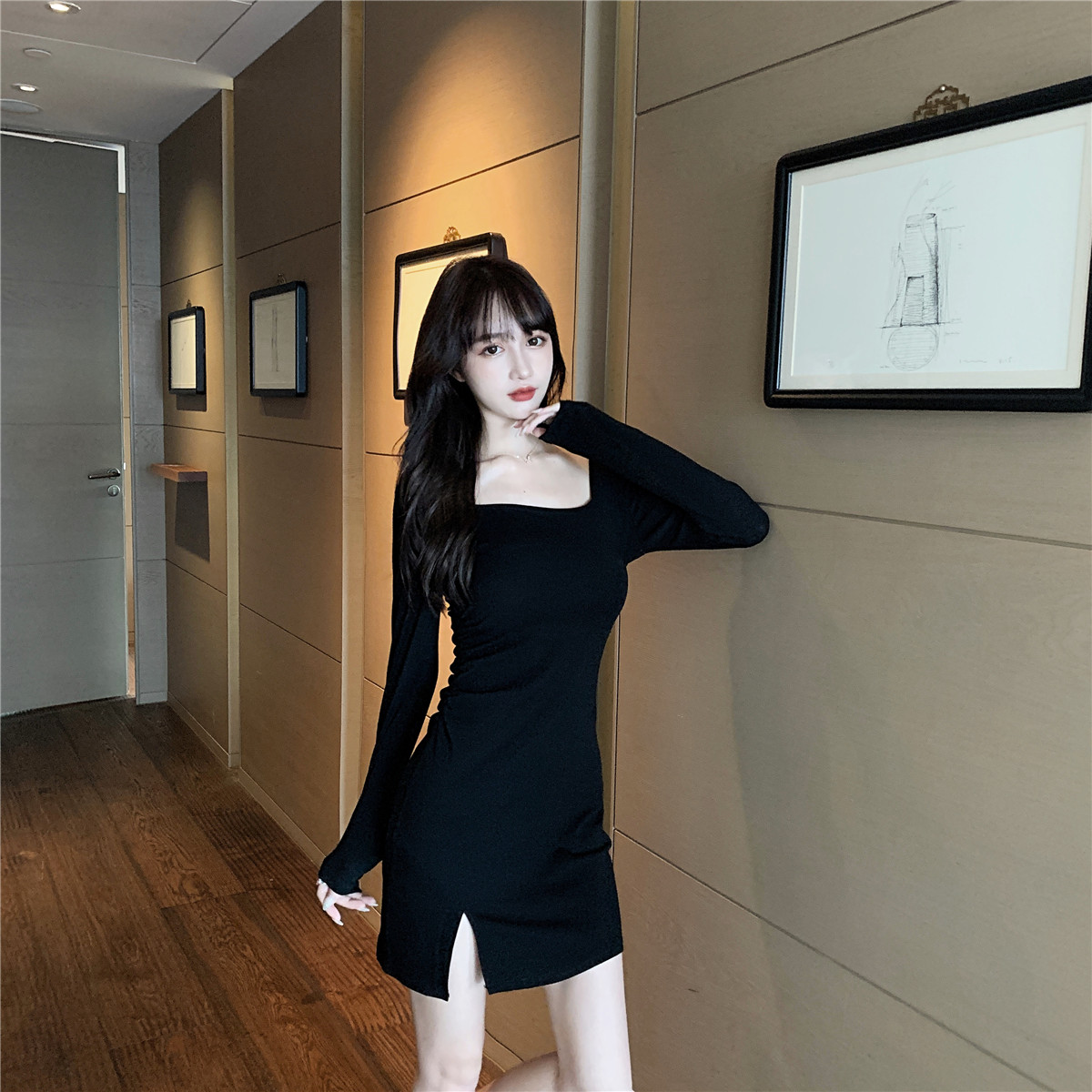 The new square neck pleated split waist is thin and sexy, buttocks Hepburn style small black dress with a dress for women's autumn and winter