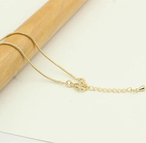 Специальное покрытие для медного насыщенного золота восьмиугольное ожерелье для костей с расширенной цепью, чтобы защитить цветовые вакуумные висящие аксессуары для ювелирных аксессуаров.