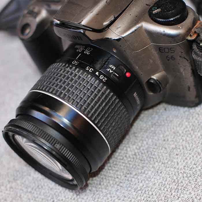 The Canon 28-80mm with a slight distance from the