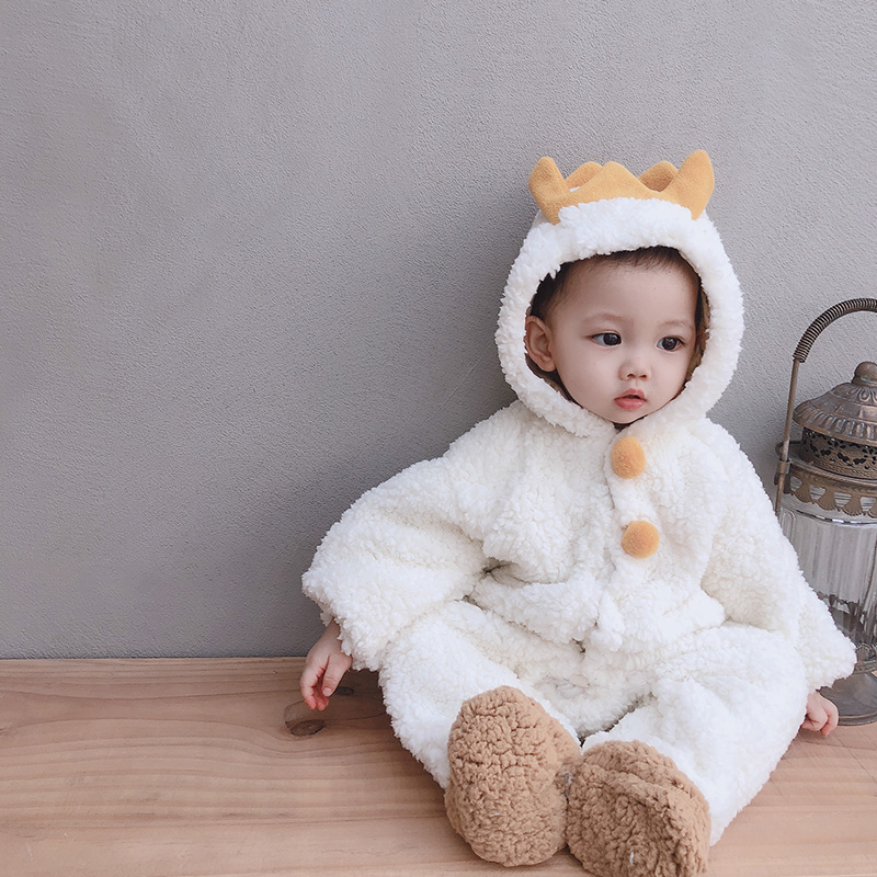 Newborn baby clothes jumpsuit autumn and winter suit net red thickening warm men and women baby out hugging clothes winter season