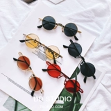 Брендовые ретро металлические красные солнцезащитные очки подходит для мужчин и женщин в стиле хип-хоп на солнечной энергии