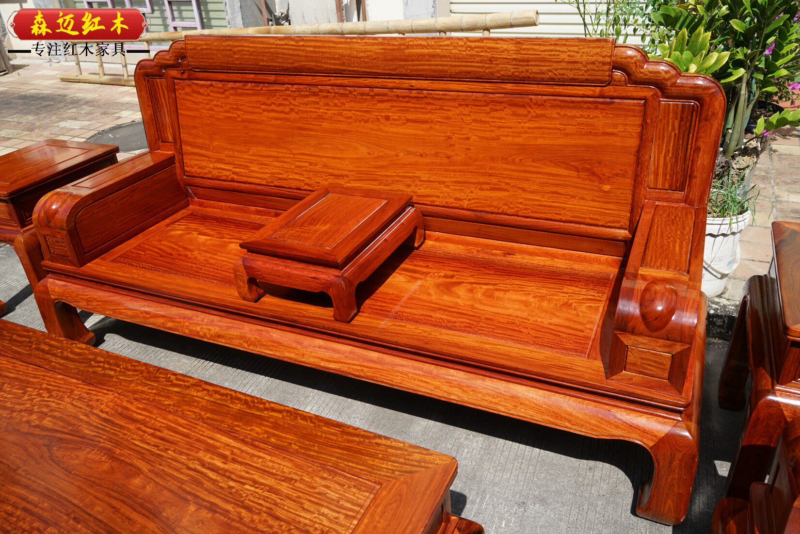 Махогани диван None