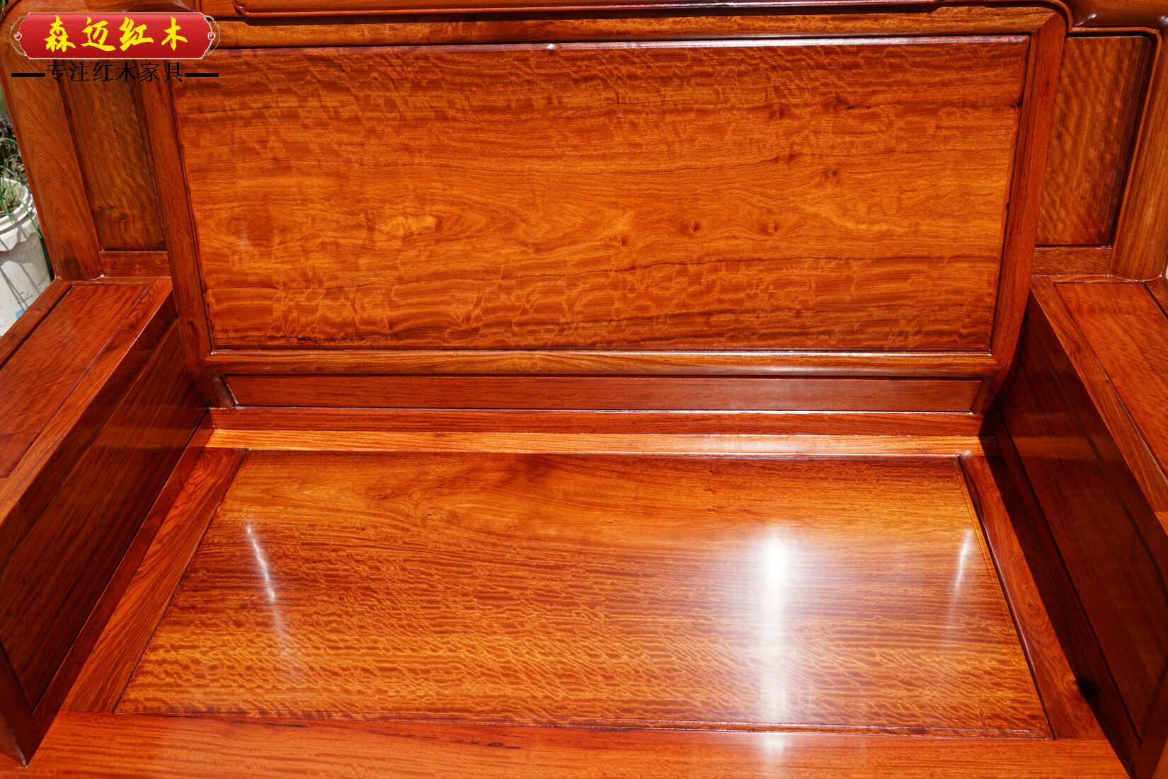 Махогани диван None