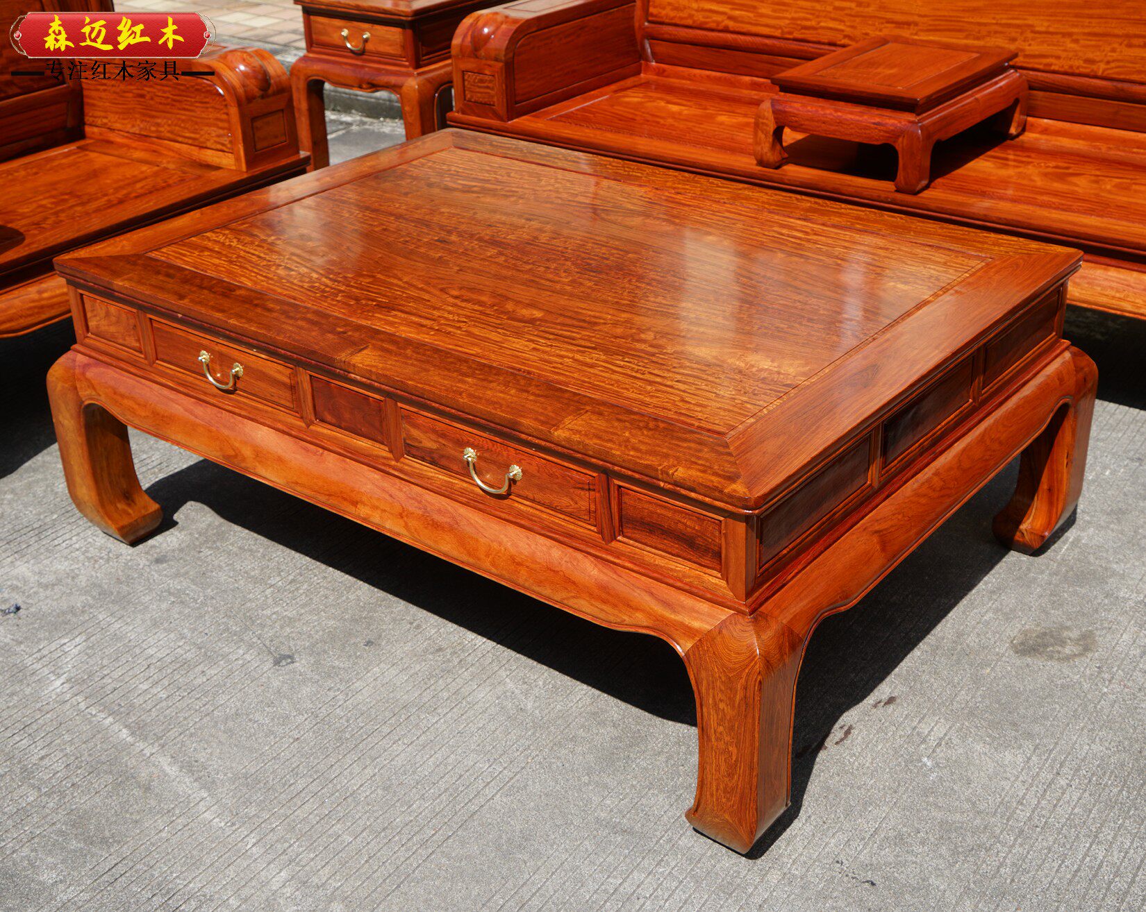 Махогани диван None