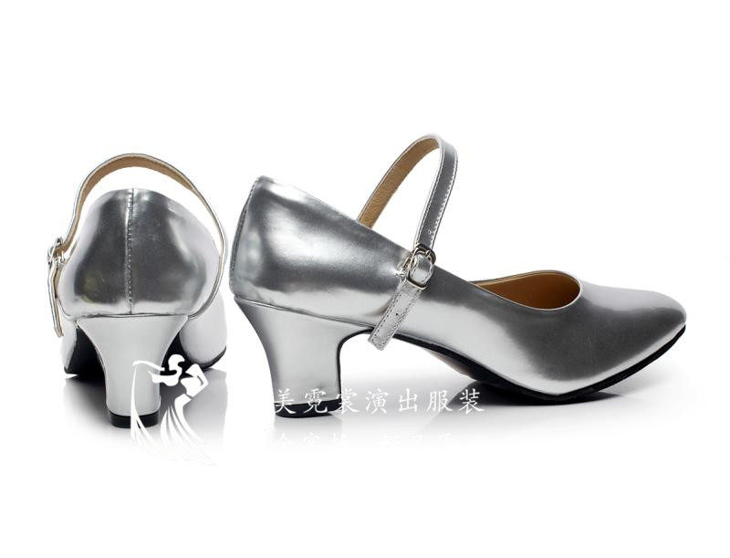 (Beijing rental) ethnic dance shoes silver dance shoes female Latin dance shoes (for sale 50 per pair)