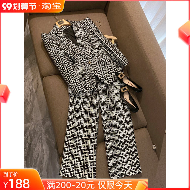 European station 2022 new European and American star personality shrug geometric figure jacquard suit two-piece suit