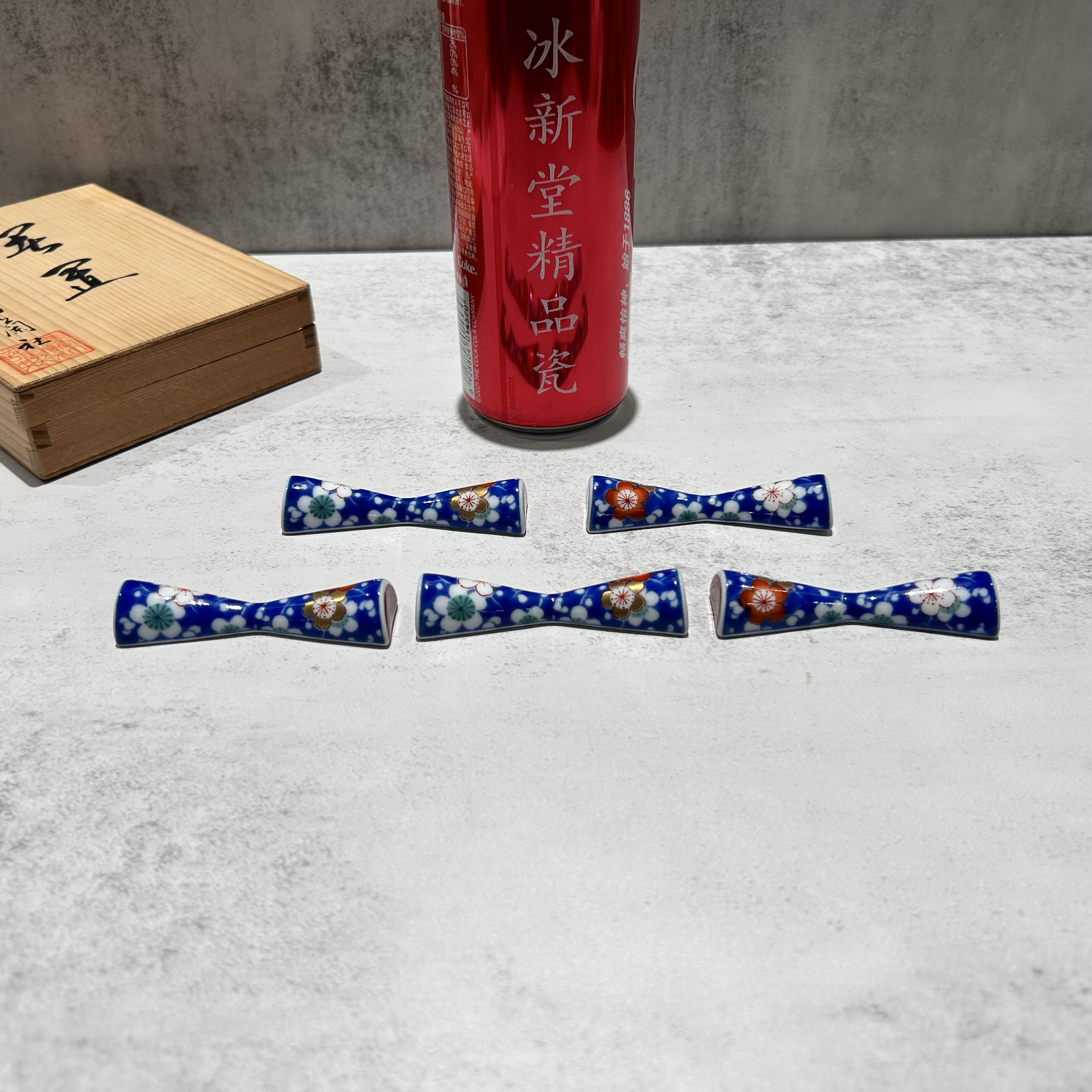 чашка 日本香兰社经典高端稀有青花赤绘描金梅花筷托筷置 长度7cm