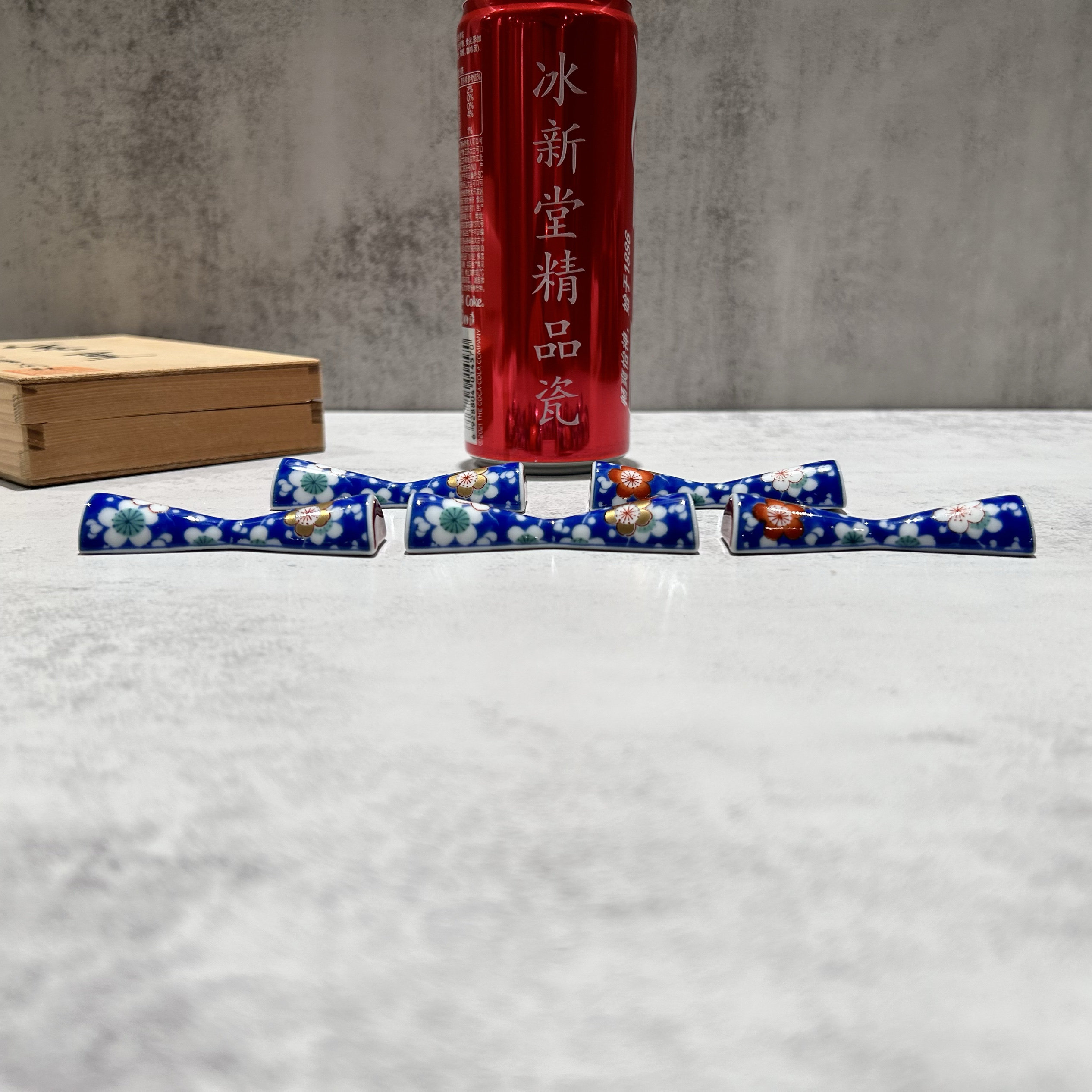 чашка 日本香兰社经典高端稀有青花赤绘描金梅花筷托筷置 长度7cm