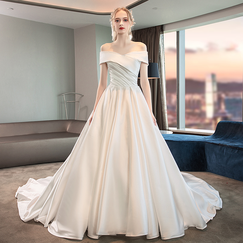 Word shoulder main wedding dress 2021 new bridal temperament simple satin big tail dream out of the yarn super fairy