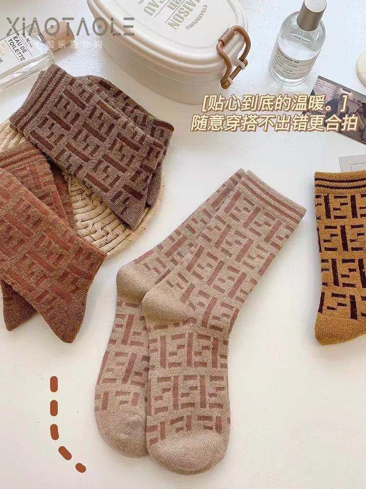 Japanese Socks Wool stockings Sox autumn Winter brown socks Thickened Warm Medium Cylinder Socks Winter Fashion Day Bubble Socks