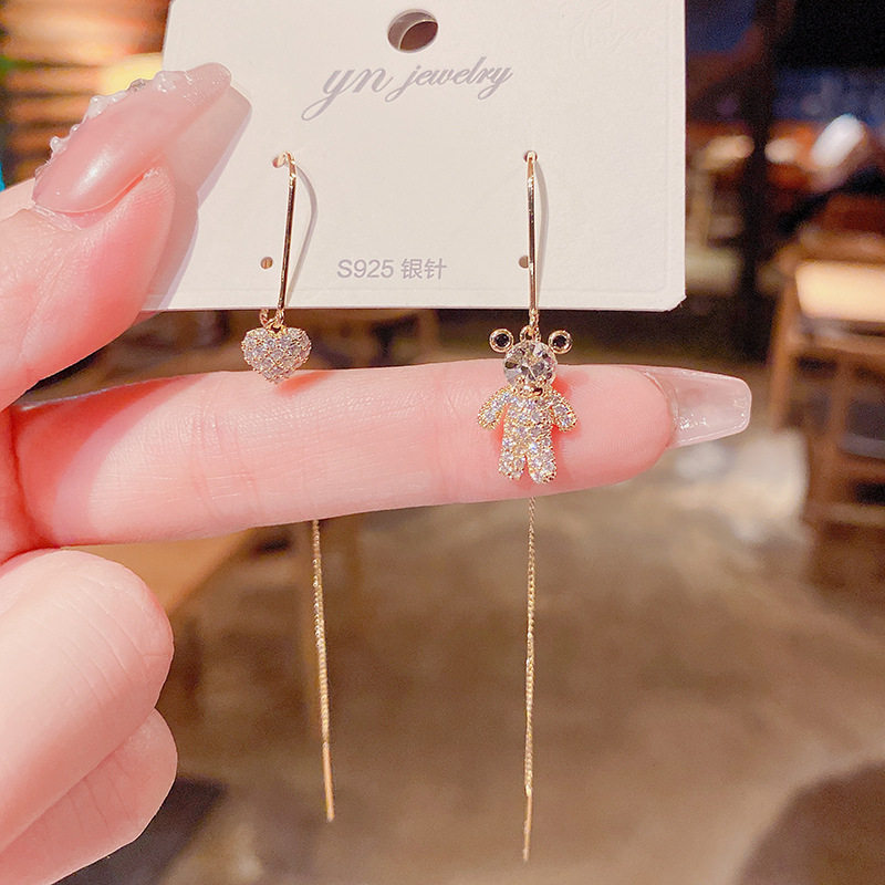 In 2021, the new tide ear chain female summer asymmetric love bear flower Su exquisite fashion temperament earrings