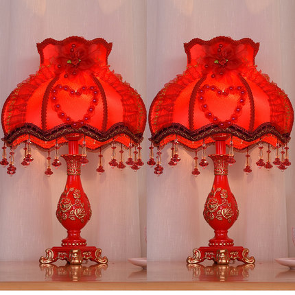 Wedding gift table lamp Wedding room bedroom Romantic warm wedding European bed lamp Decorative long light Red single