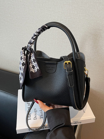 This Year's Popular Hand-Held Bucket Bag for Women 2025 New Fashion Simple Shoulder Small Tote Bag Versatile Crossbody Bag for Commuting