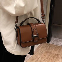 Fashion retro shoulder bag bag female 2020 New Tide red portable small square bag Joker ins Super fire shoulder bag