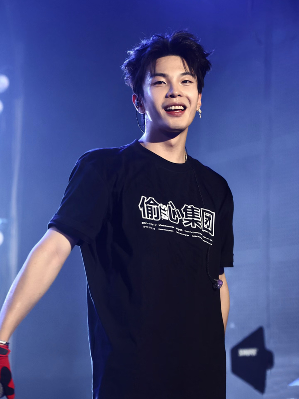 Bai Jingyi Shenyang Tour Same Style Sta Heart Stealer Group Official Short-Sleeve Loose-Fitting Heart Stealer Group Couple's Matching T-Shirt Trendy