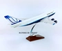 Mô hình máy bay mô hình máy bay nhựa 47cm United Airlines B747-400 Mỹ mô phỏng chung khách tĩnh mô hình xe tải