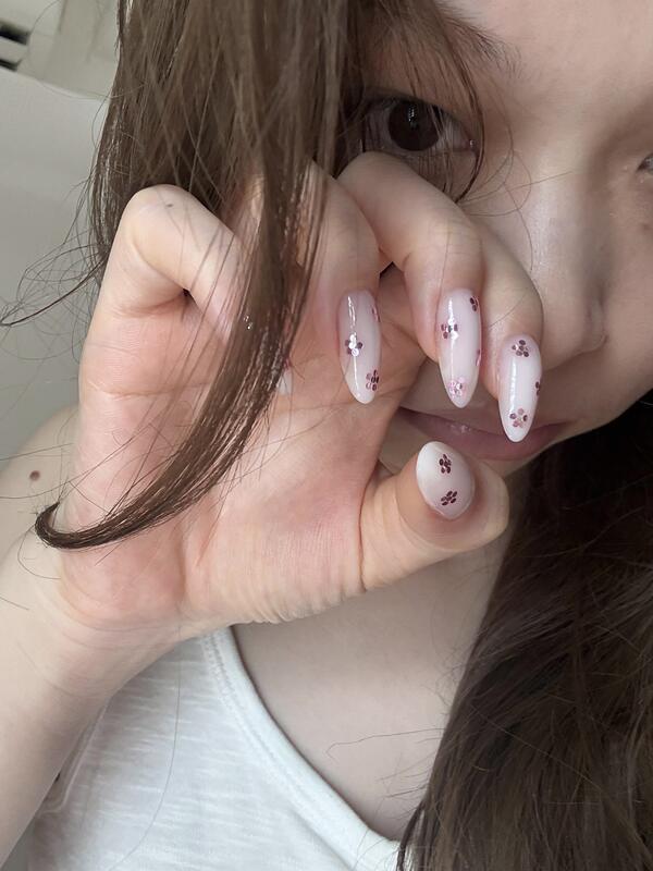 Handmade Medium-Length Nail Art ins Whitening Pure Desire Style Milky White Gradient Rose Gold Pink Sequin Flowers Handmade Medium-Length Nail Art ins Whitening Pure Desire Style Milky White Gradient Rose Gold Pink Sequin Flowers