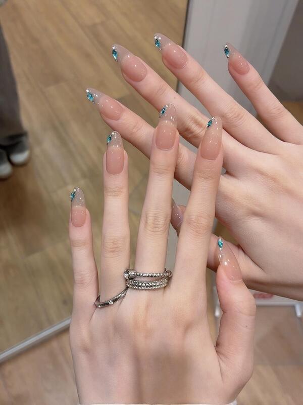 [Blue Tears] Handmade Wearable Nails, Medium-Length Nude Color Manicure, Whitening Effect, High-End Feel, Ice-Clear Nude Color Sapphire