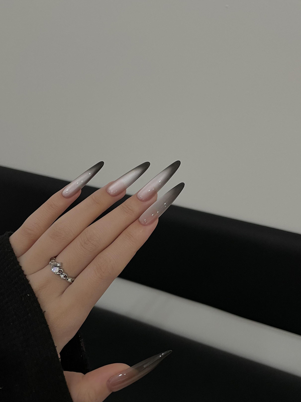 【Siamese Cat】2026 New Handmade Wearable Nails Long Style Nail Art Whitening Pure Desire Autumn/Winter Style Cat Eye Black Gradient
