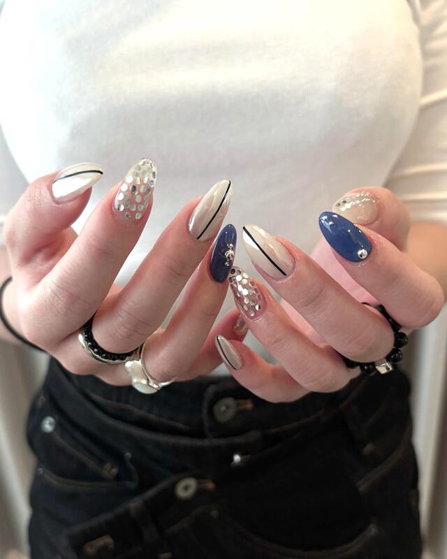 Purely Handmade Wearable Nails, Medium-Length, High-End Nail Art, Sexy European and American Style, Blue Sequins, Polka Dots, Sweet and Cool Y2K
