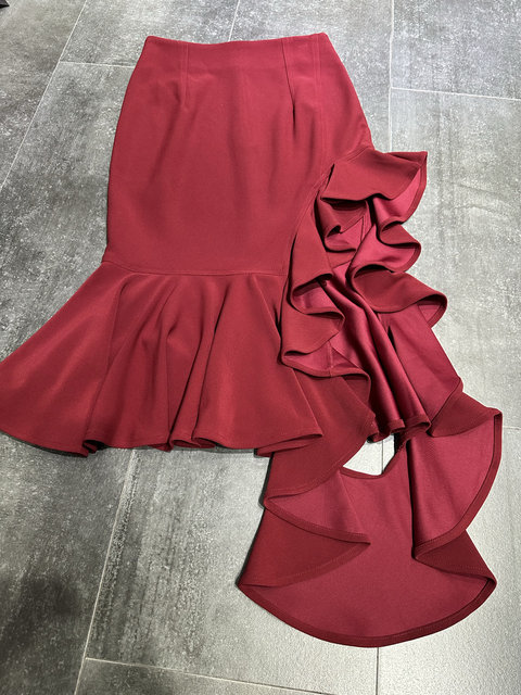 Burgundy and black ruffled asymmetric skirt, butt-covering fishtail slim skirt with high front opening, sexy