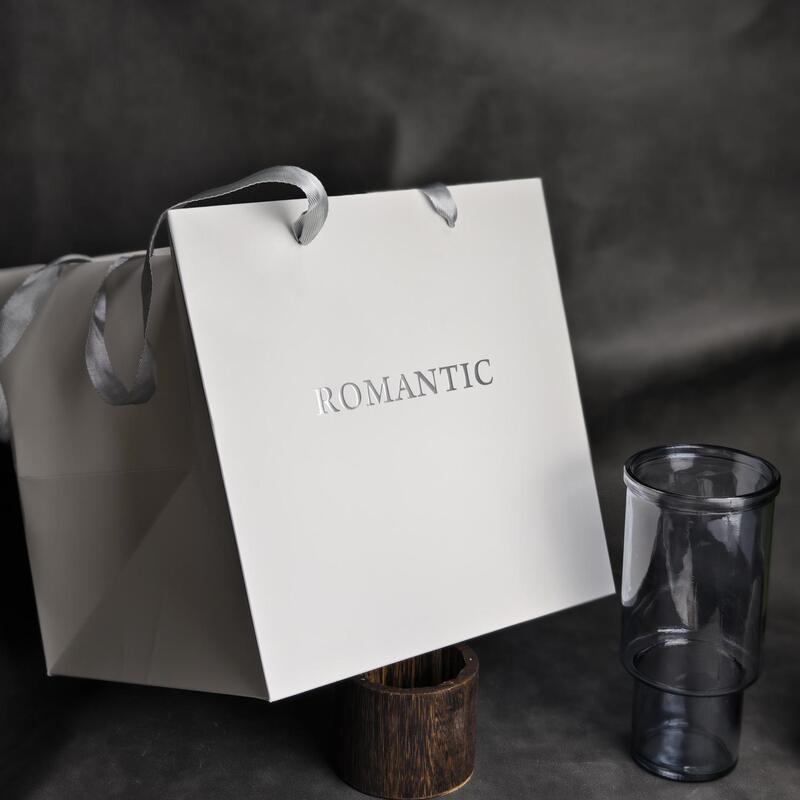 Flower Shop Fresh Flowers White Cardboard Tote Bag Oil Painting Square Embossed Steel Printing Art Qixi Gift Box Packaging Bag Flower Shop Fresh Flowers White Cardboard Tote Bag Oil Painting Square Embossed Steel Printing Art Qixi Gift Box Packaging Bag