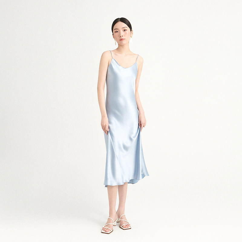 SUD Weiguang Shset _ Japanese import minimalist V collar _ satin satin triacetate real silk sashimi harness foreign dress woman