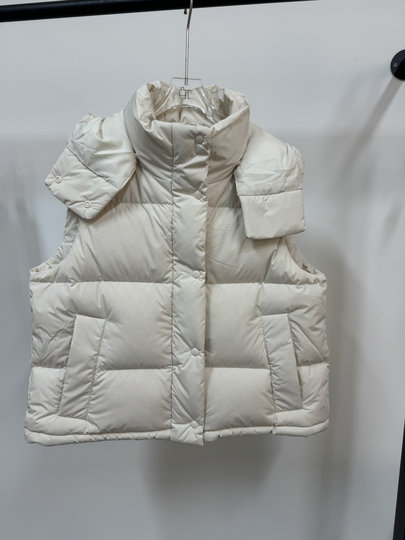 European Style Short down Vest 2025 Autumn and Winter New Luxury Women's Fashion Vest 90% White Duck down Same Style as in Shopping Malls