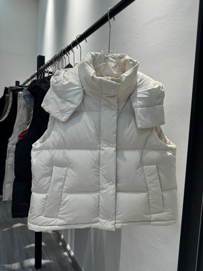 European Style Short down Vest 2025 Autumn and Winter New Luxury Women's Fashion Vest 90% White Duck down Same Style as in Shopping Malls