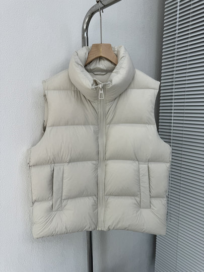 European High-End Puffer down Vest for Women, 2025 Winter New Style, Thickened 95% Down, Zero-Pressure Sleeveless Vest
