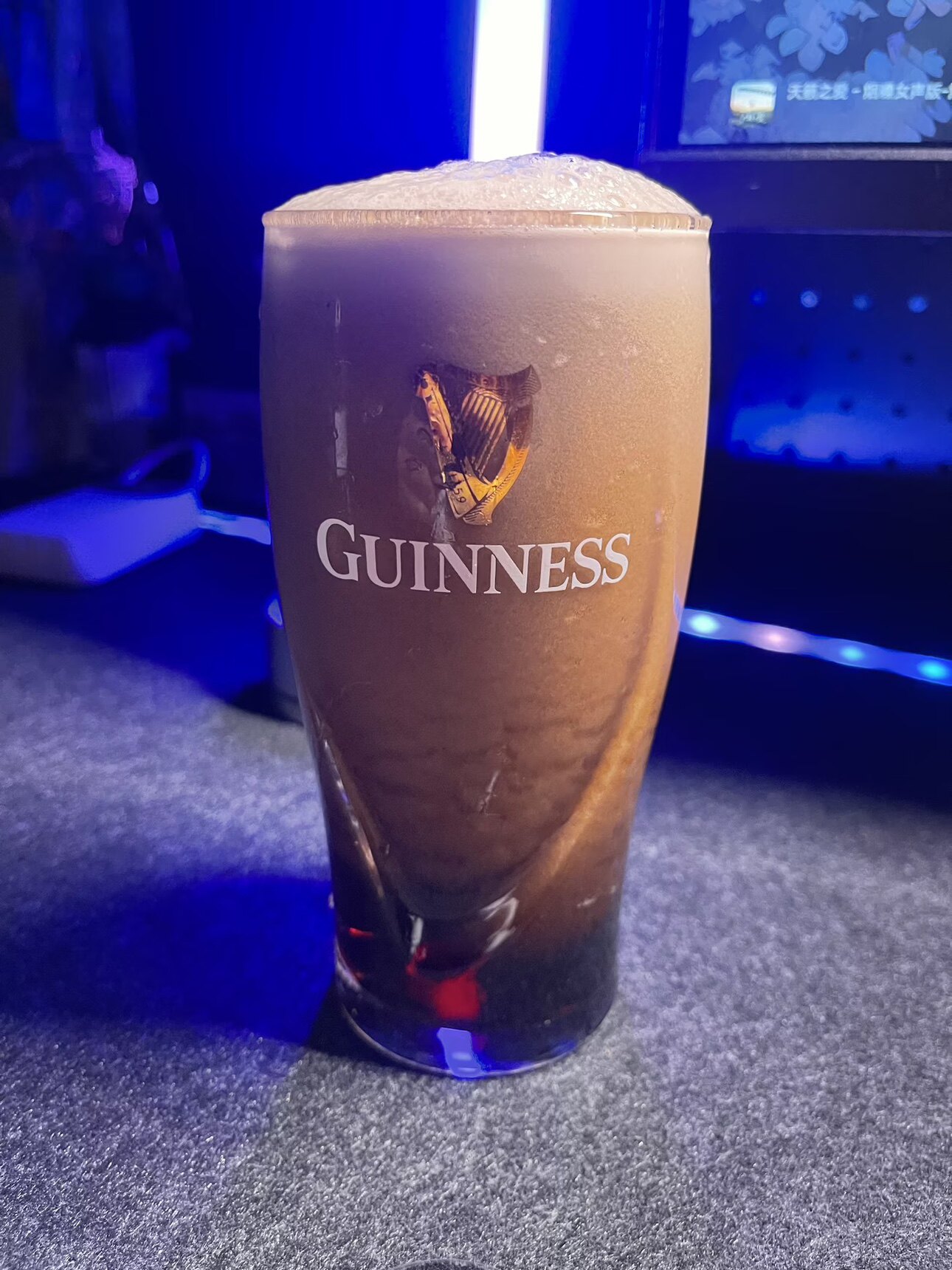 杯酒相逢