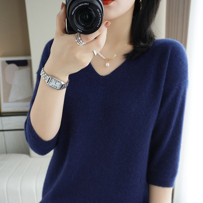 Cashmere knitted three-quarter sleeve short-sleeved women's 2022 spring new V-neck top temperament half-sleeved wool bottoming shirt tide