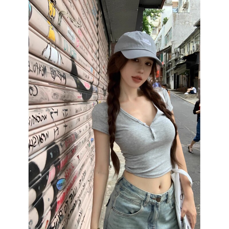 Purely Alluring V-Neck Buttoned Cropped Short-Sleeve T-Shirt for Women, Summer Hong Kong Style Chic Tight-Fitting Waist-Cinching Short Top Purely Alluring V-Neck Buttoned Cropped Short-Sleeve T-Shirt for Women, Summer Hong Kong Style Chic Tight-Fitting Waist-Cinching Short Top