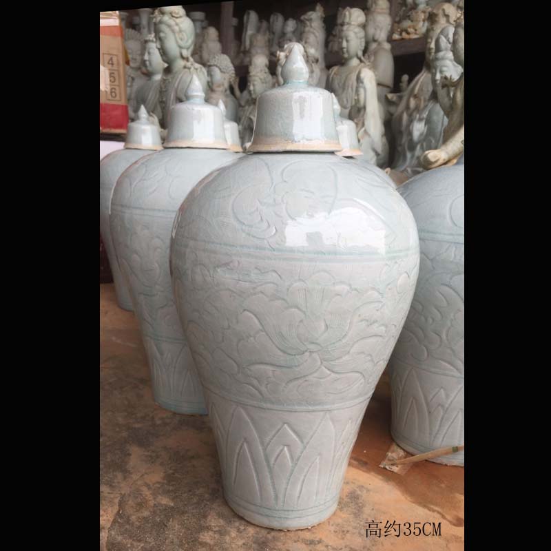 Jingdezhen imitation of the song dynasty shadow shadow knife clay green China mei bottle vase elegant porcelain vases, antique porcelain