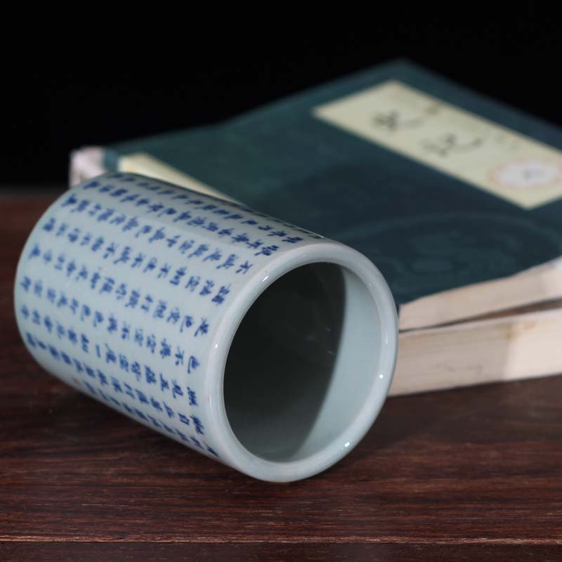 Blue and white porcelain brush pot Chinese style elegant Blue and white porcelain brush pot brush pot culture individuality thin straight vase