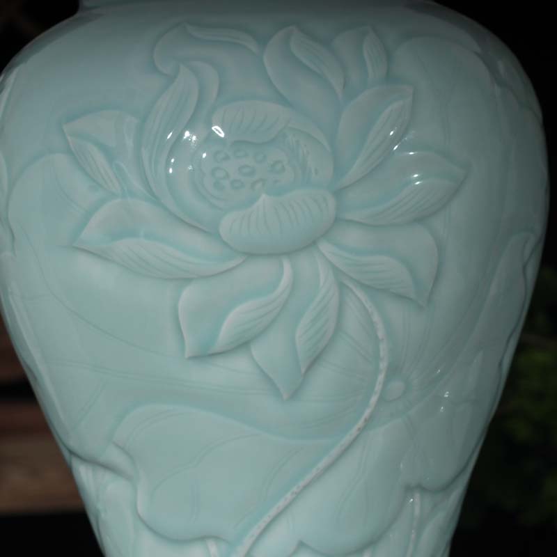Jingdezhen high - end monochrome celadon cover tank mesa ceramic porcelain vase shadow carving cover general pot