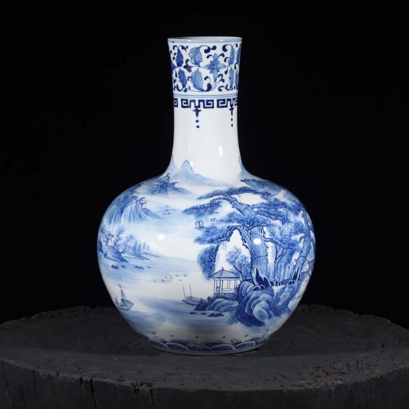 Jingdezhen painting landscape painting porcelain vase on the celestial sphere 60 cm high painting details blue and white porcelain vase