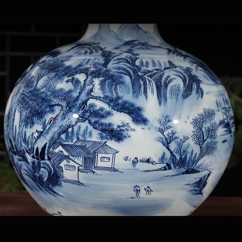 Jingdezhen painting landscape painting porcelain vase on the celestial sphere 60 cm high painting details blue and white porcelain vase