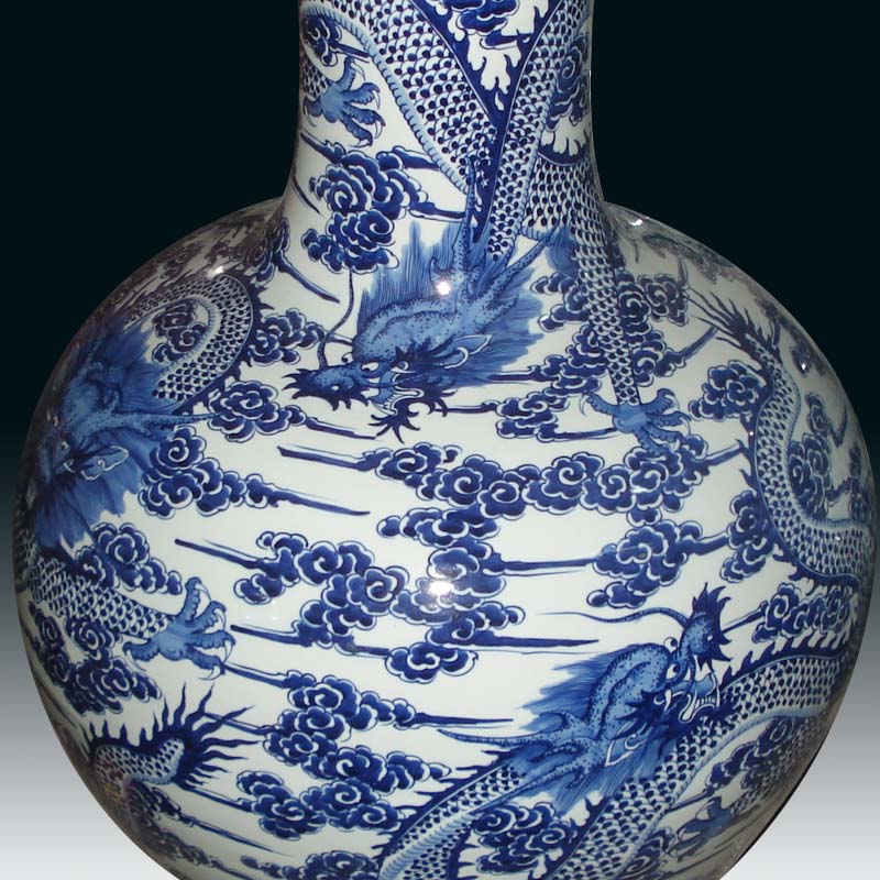 Jingdezhen blue and white celestial hand - made qianlong dragon vase high - grade blue dragon air big vase tree