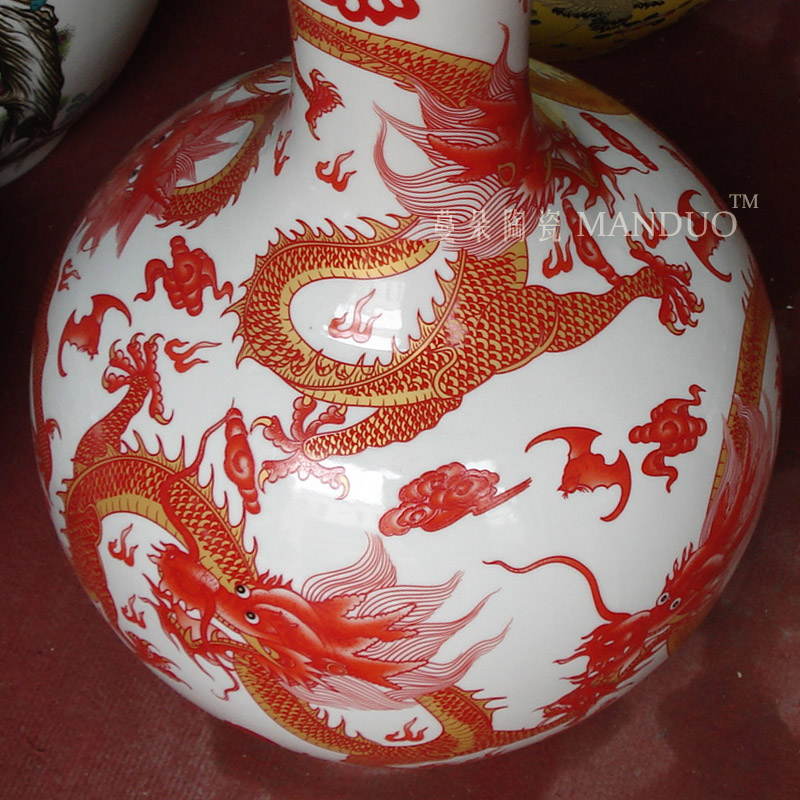 Jingdezhen dragon celestial vase elegant blue and white porcelain dragon decorative vase celestial atmosphere