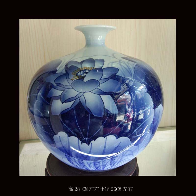 Jingdezhen porcelain hand - made lotus flower vase fashionable sitting room elegant crafts ceramics display cabinet