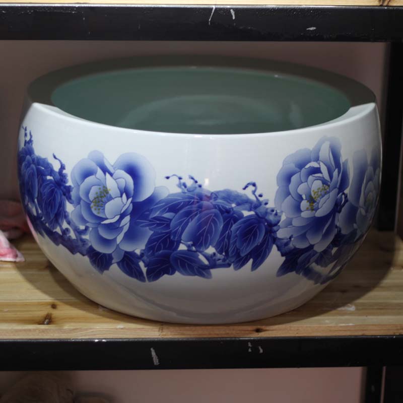 Jingdezhen blue and white lotus hand - made ceramic blue and white peony writing brush washer from small fish, small tea set writing brush washer