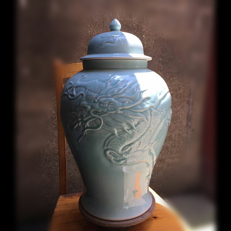 Jingdezhen hand - carved bound branch lotus lines and dragon decoration general pot pea green, pure color general display tank