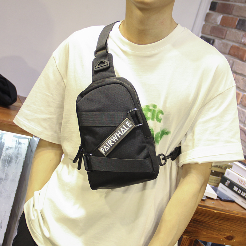 2022 new trendy men's chest bag Fashion outdoor riding cross-body backpack Simple European and American one-shoulder messenger bag